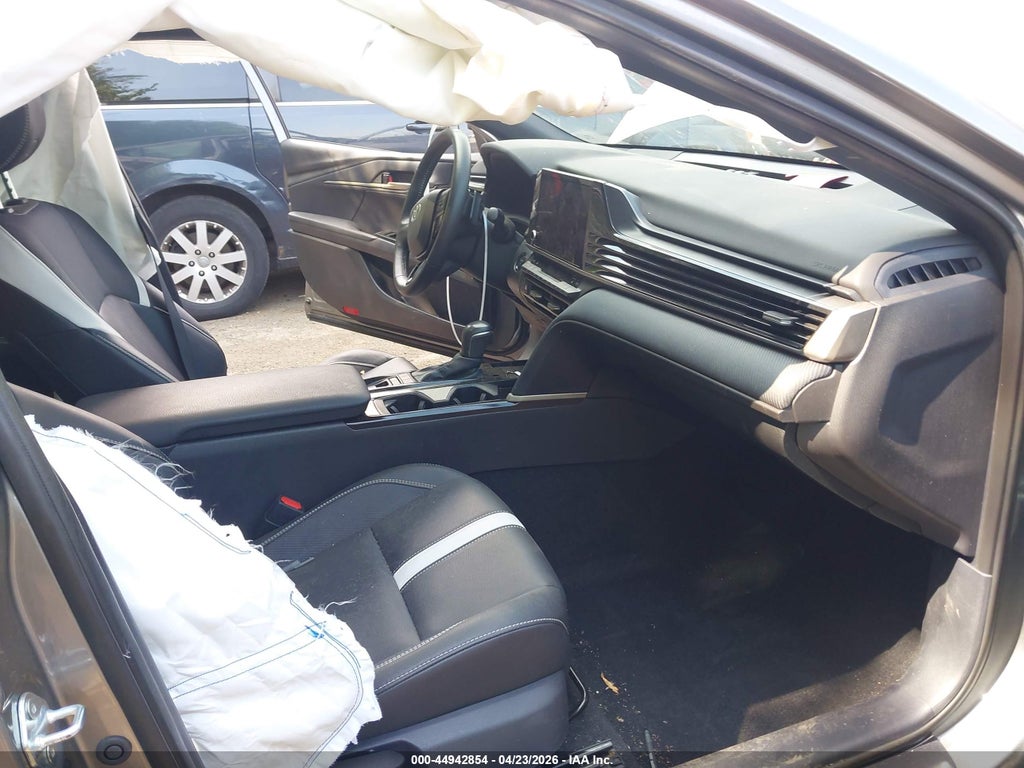 Toyota Camry 2025