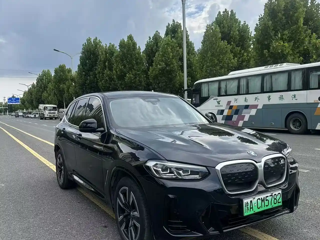 BMW iX3 2025