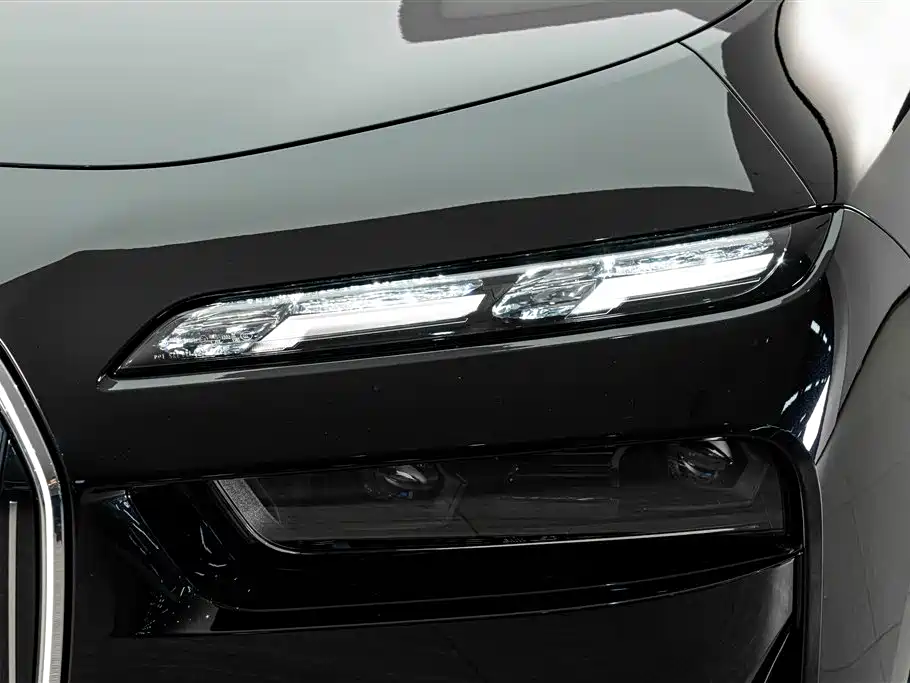 BMW i7 2025