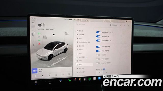 Tesla Model Y 2025