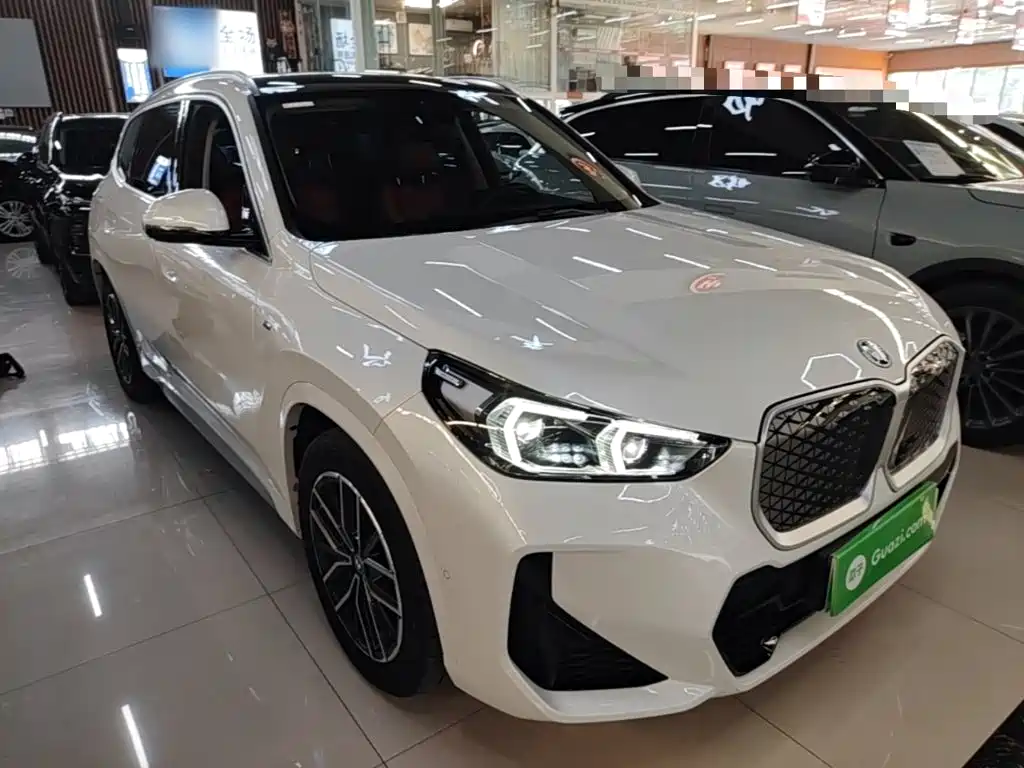 BMW iX1 2024