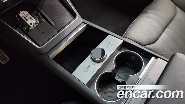 Tesla Model Y 2025