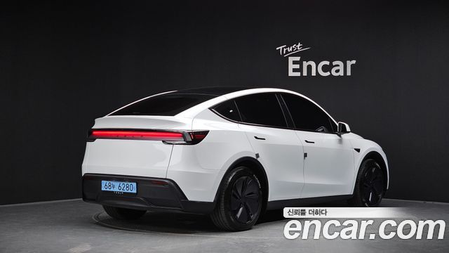 Tesla Model Y 2025