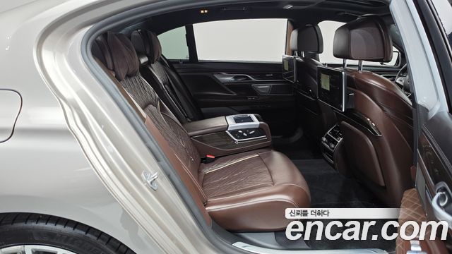 BMW 7 серии 2021