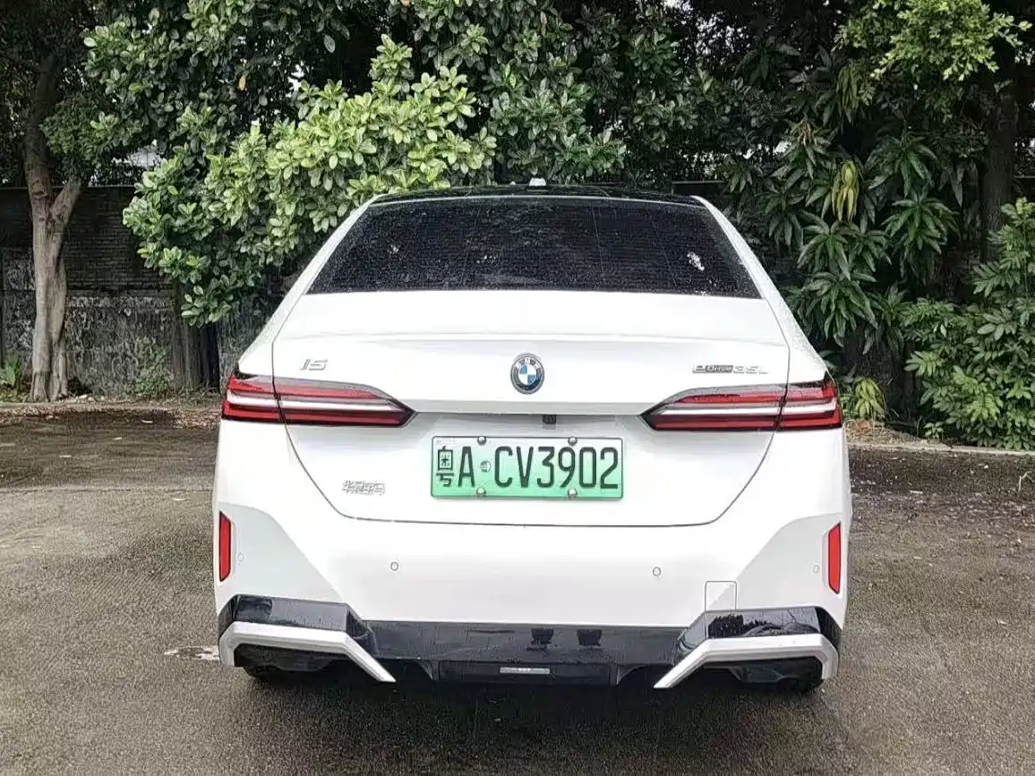 BMW i5 2024