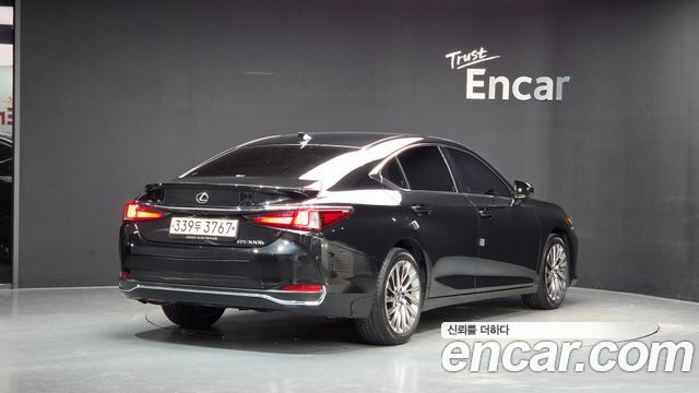 Lexus ES 2023