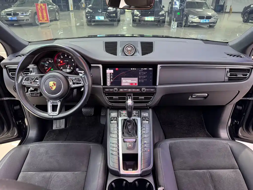 Porsche Macan 2021
