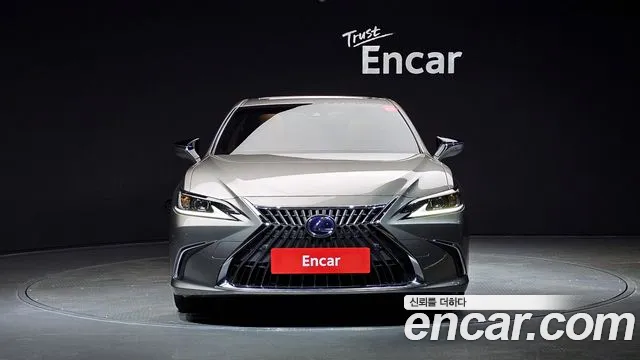 Lexus ES 2021