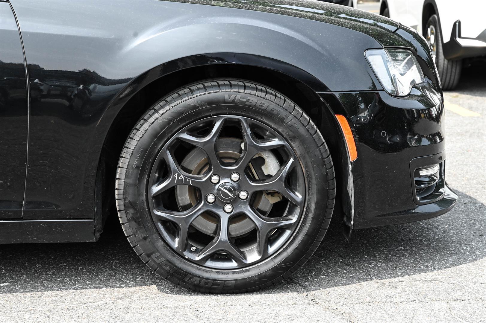 Chrysler 300 2023