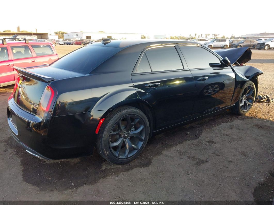 Chrysler 300 2022