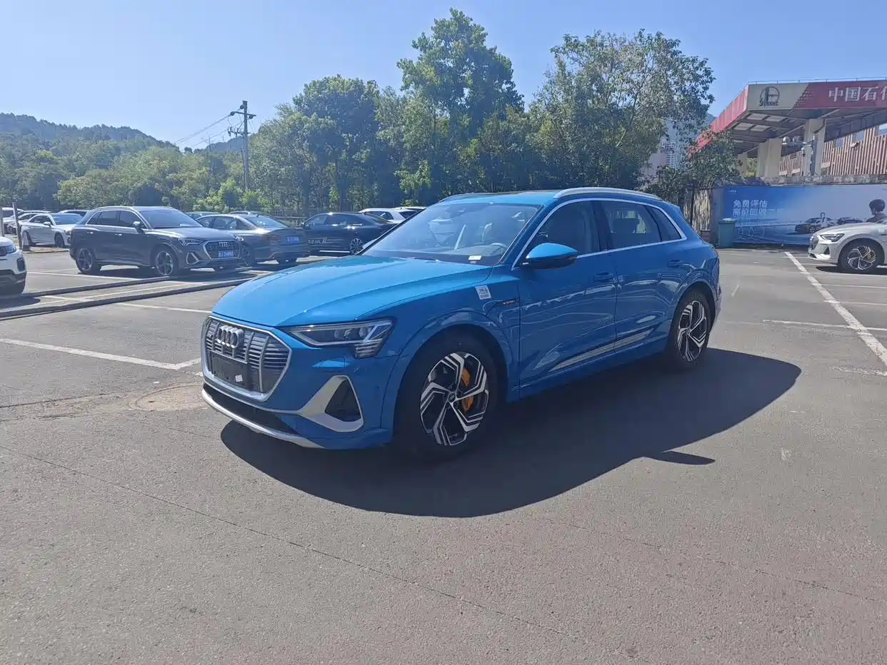 Audi e-tron 2025