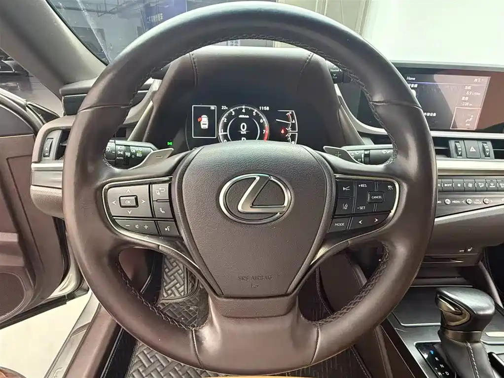 Lexus ES 2021