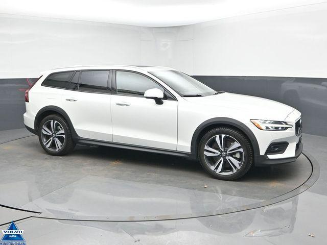 Volvo V60 Cross Country 2023