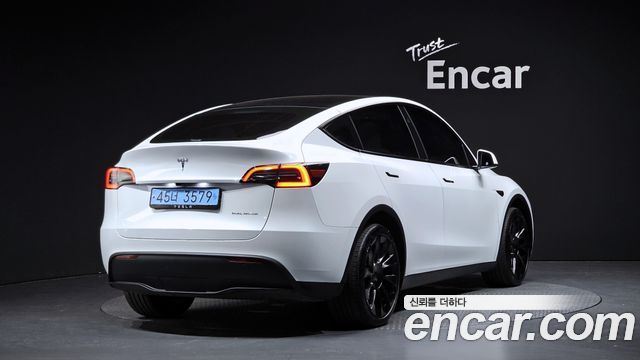 Tesla Model Y 2024