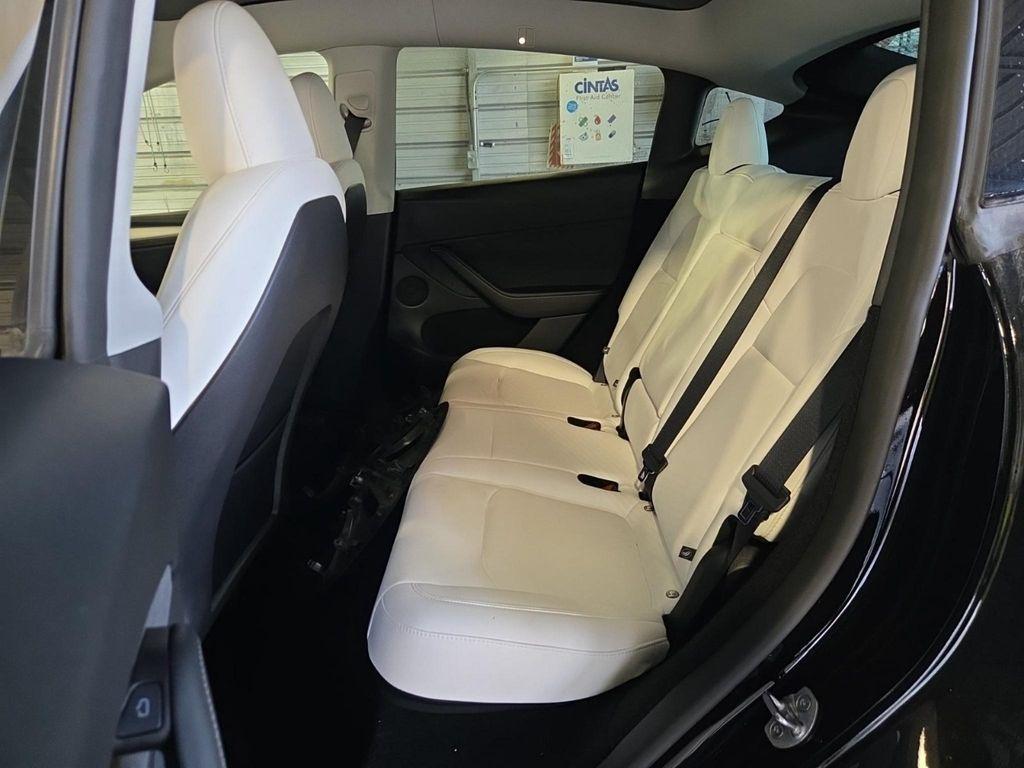 Tesla Model Y 2025
