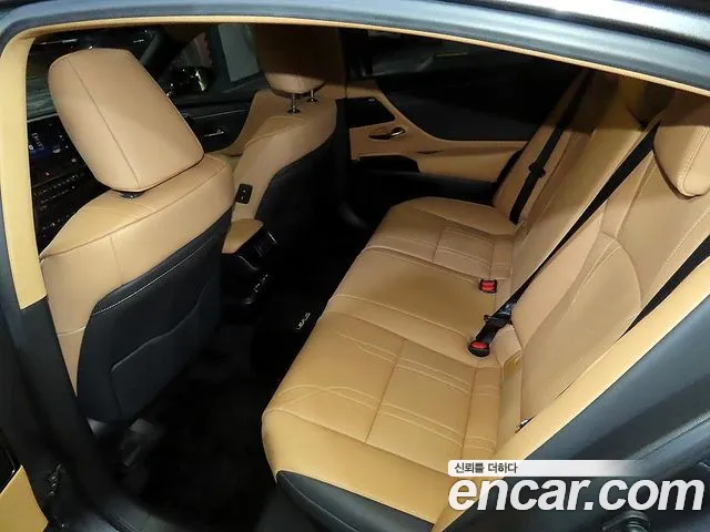 Lexus ES 2021