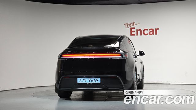 Tesla Model Y 2025