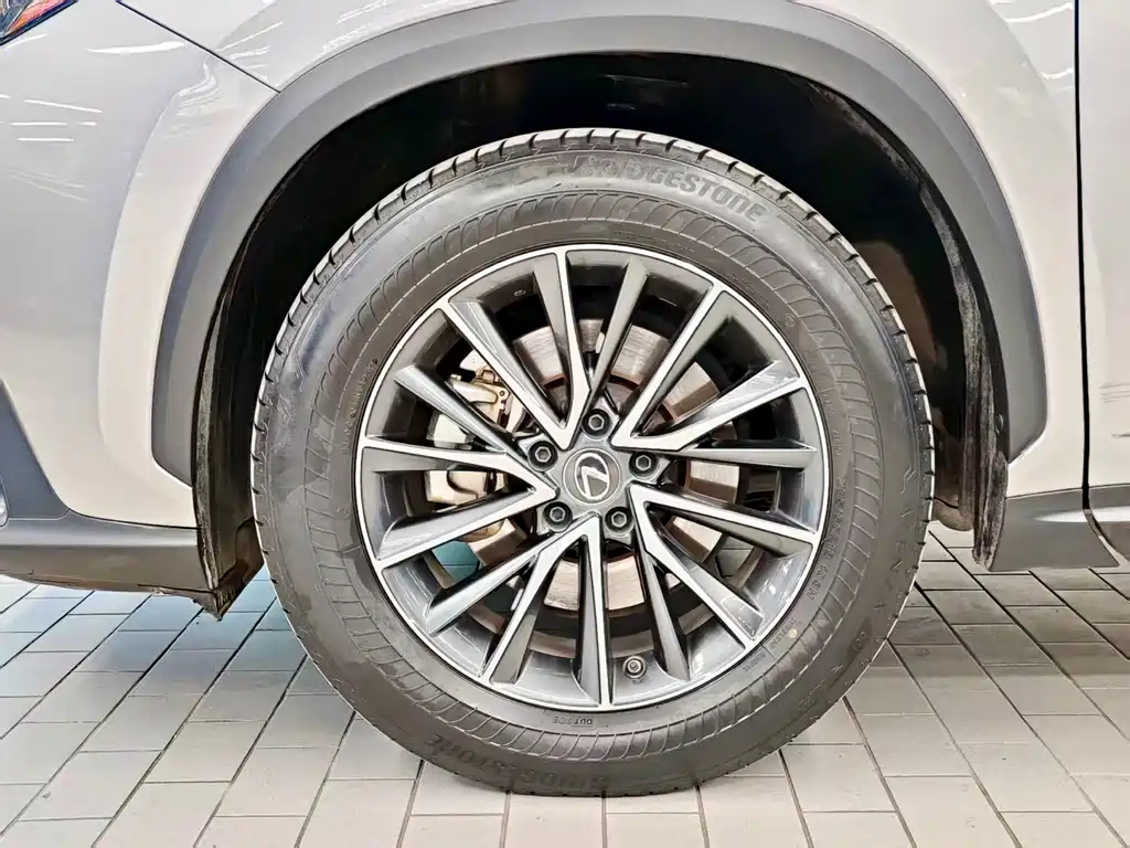 Lexus NX 2021