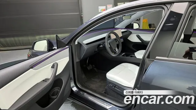 Tesla Model Y 2025