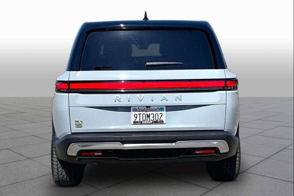 Rivian R1S 2023