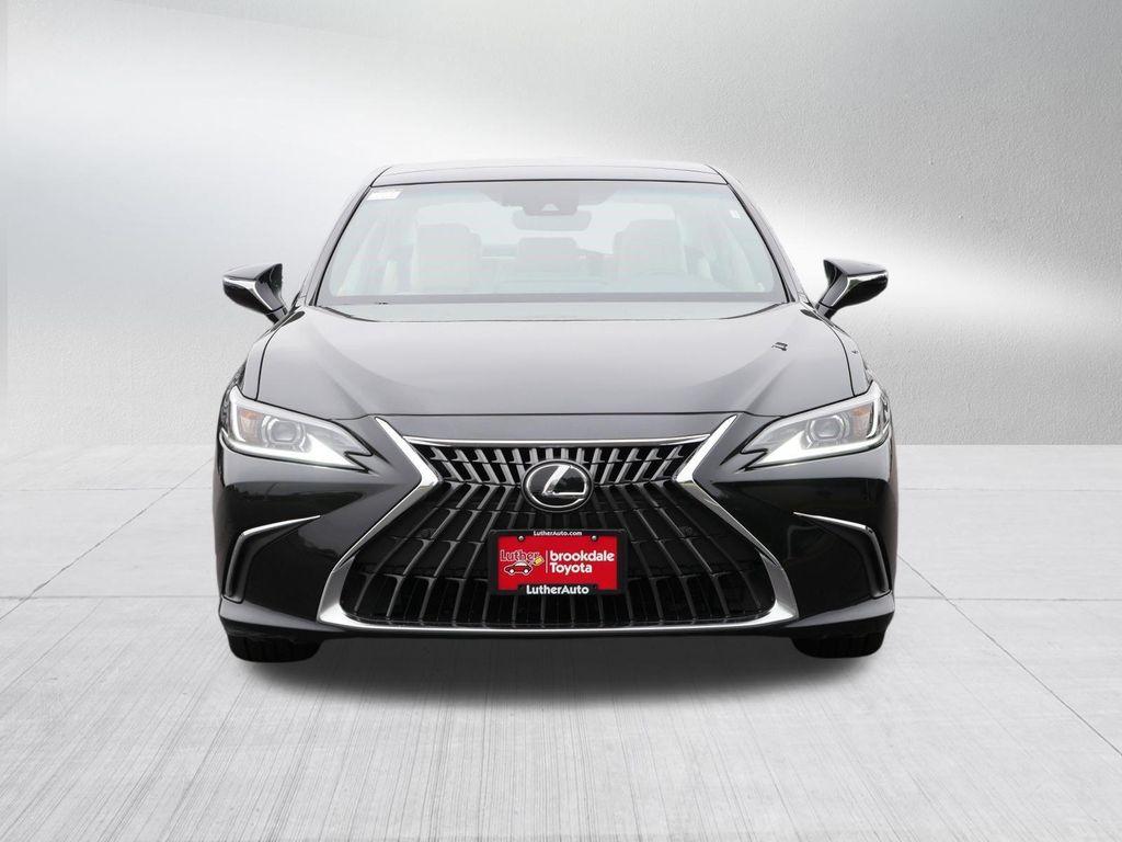 Lexus ES 2022