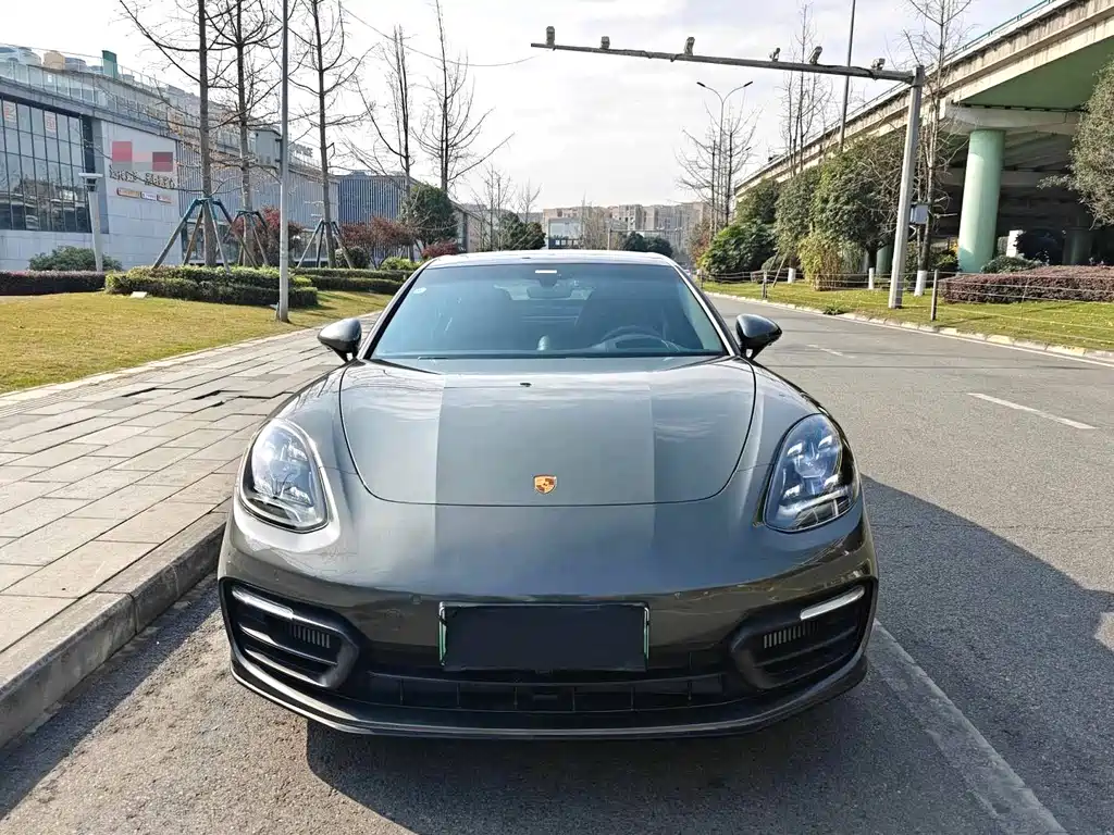 Porsche Panamera 2022