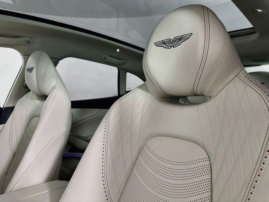 Aston Martin DBX 2023