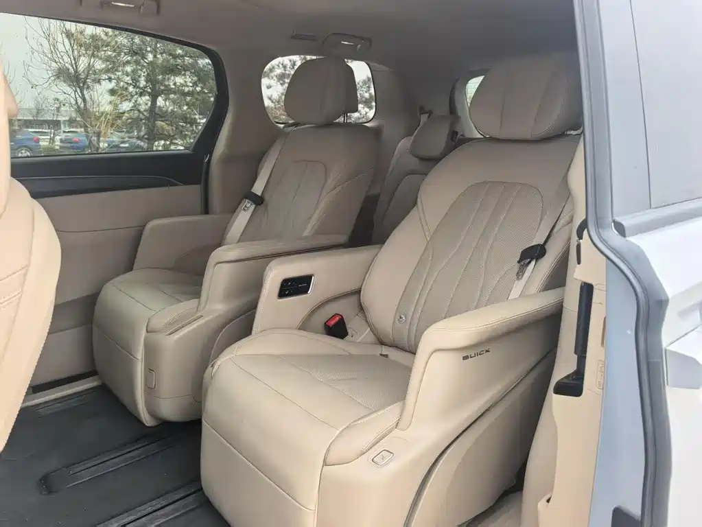 Buick GL8 2025
