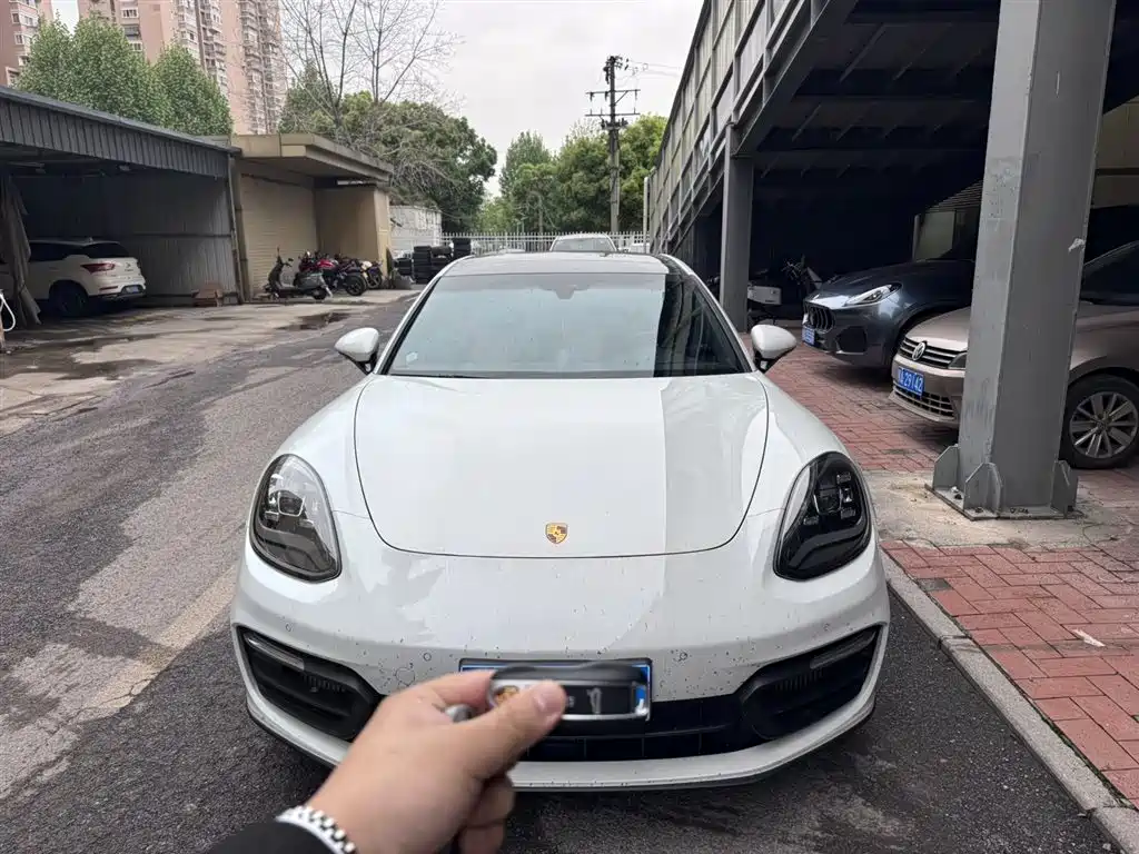 Porsche Panamera 2023