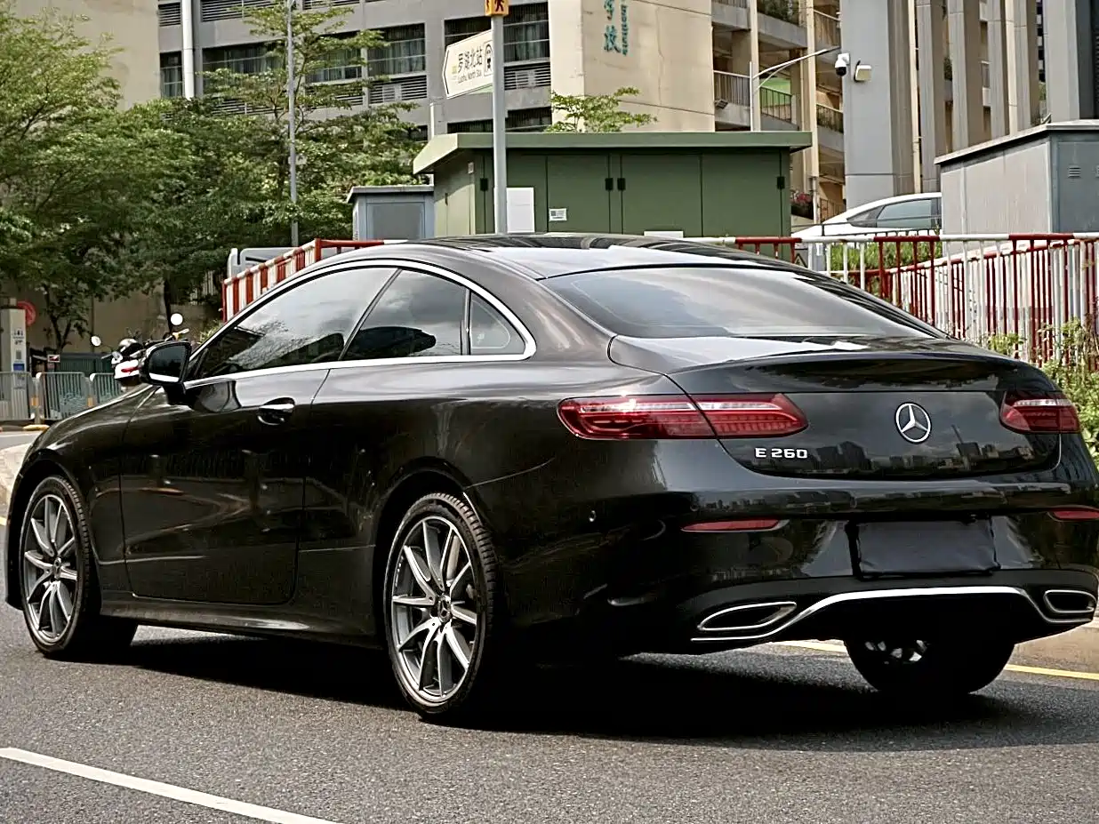 Mercedes-Benz E-Класс 2022