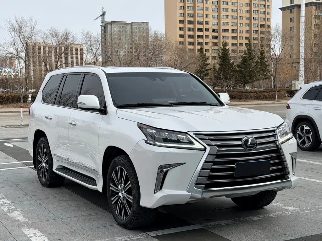 Lexus LX 2022