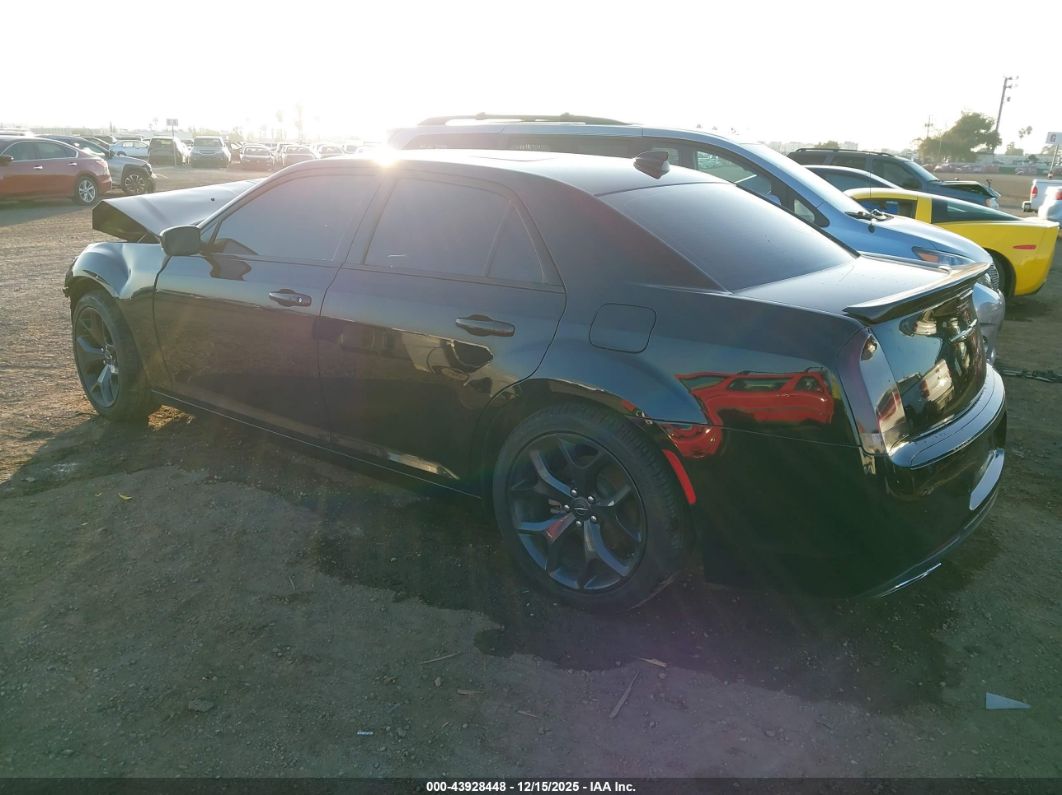 Chrysler 300 2022