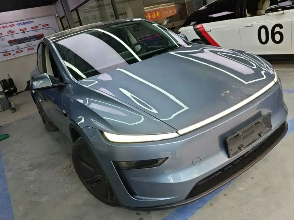 Tesla Model Y 2025