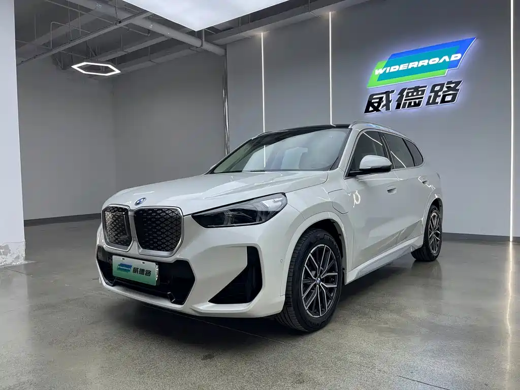 BMW iX1 2025
