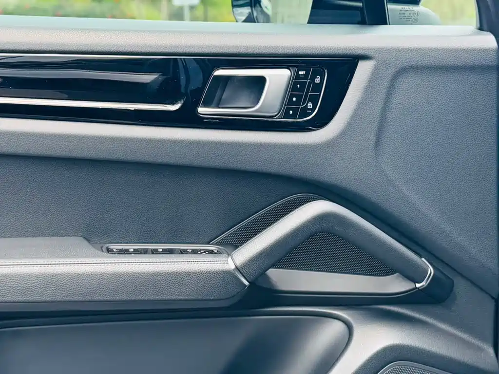 Porsche Cayenne 2021