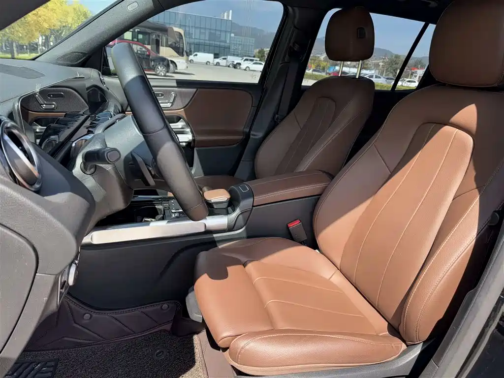 Mercedes-Benz GLB 2023