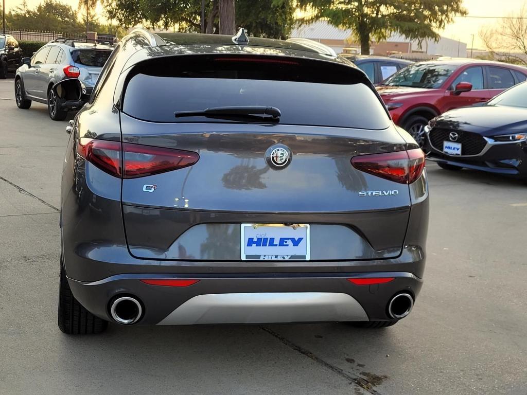 Alfa Romeo Stelvio 2021