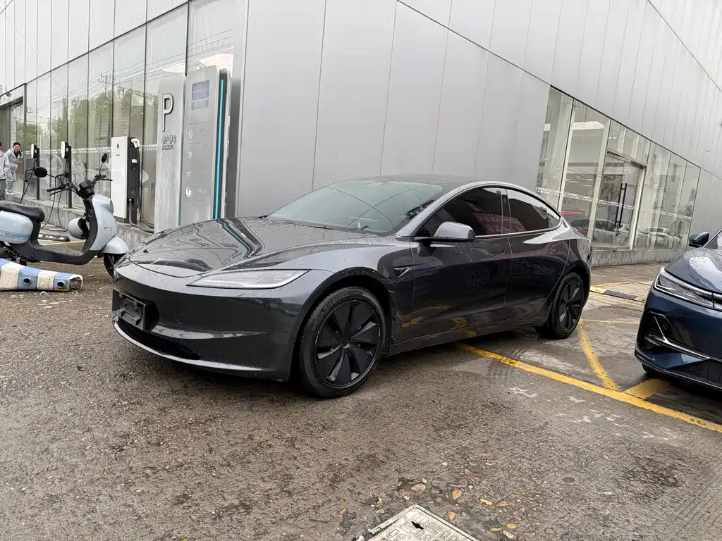 Tesla Model 3 2024