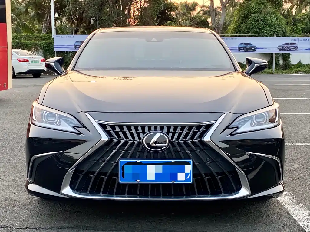 Lexus ES 2023