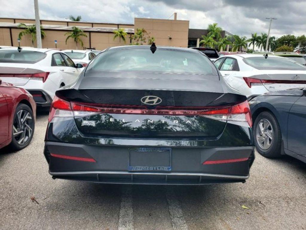 Hyundai Elantra 2025