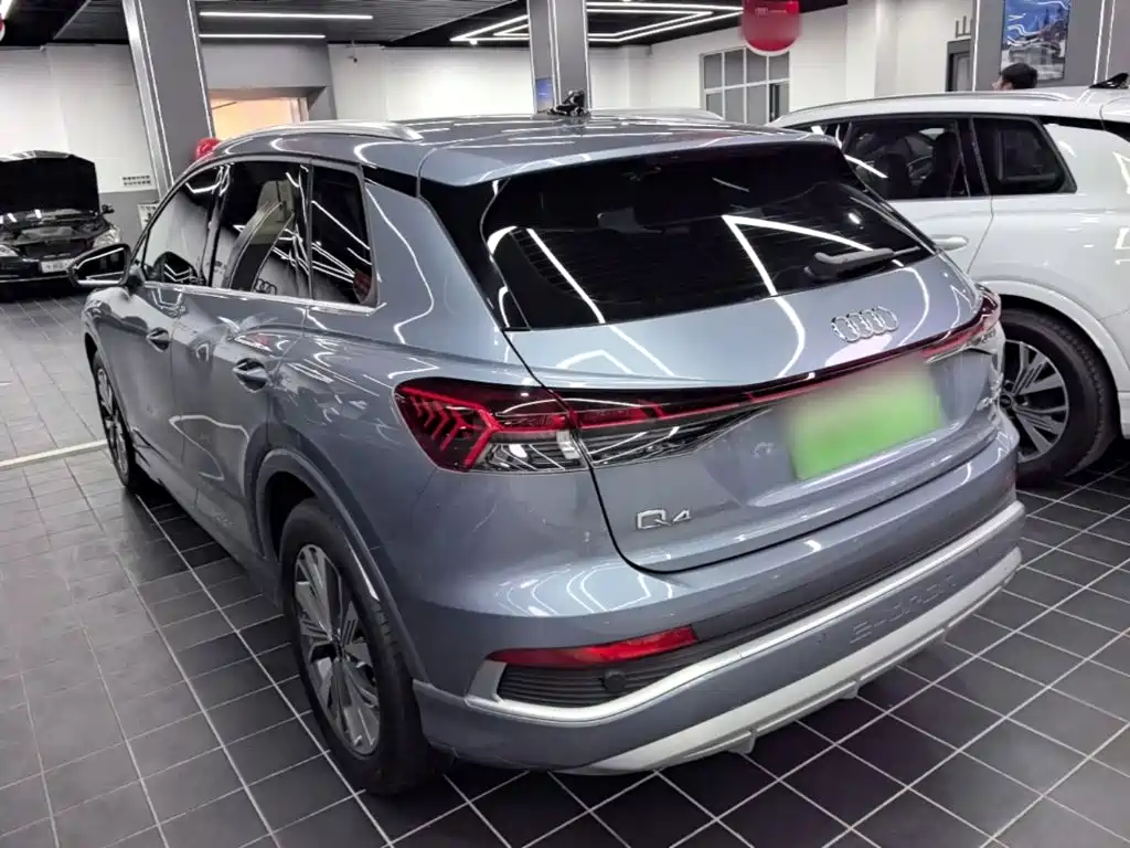 Audi Q4 e-tron 2025