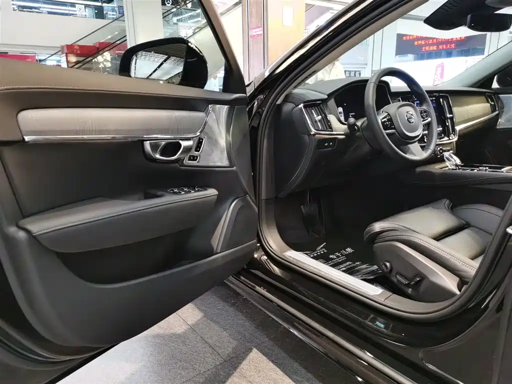 Volvo S90 2023