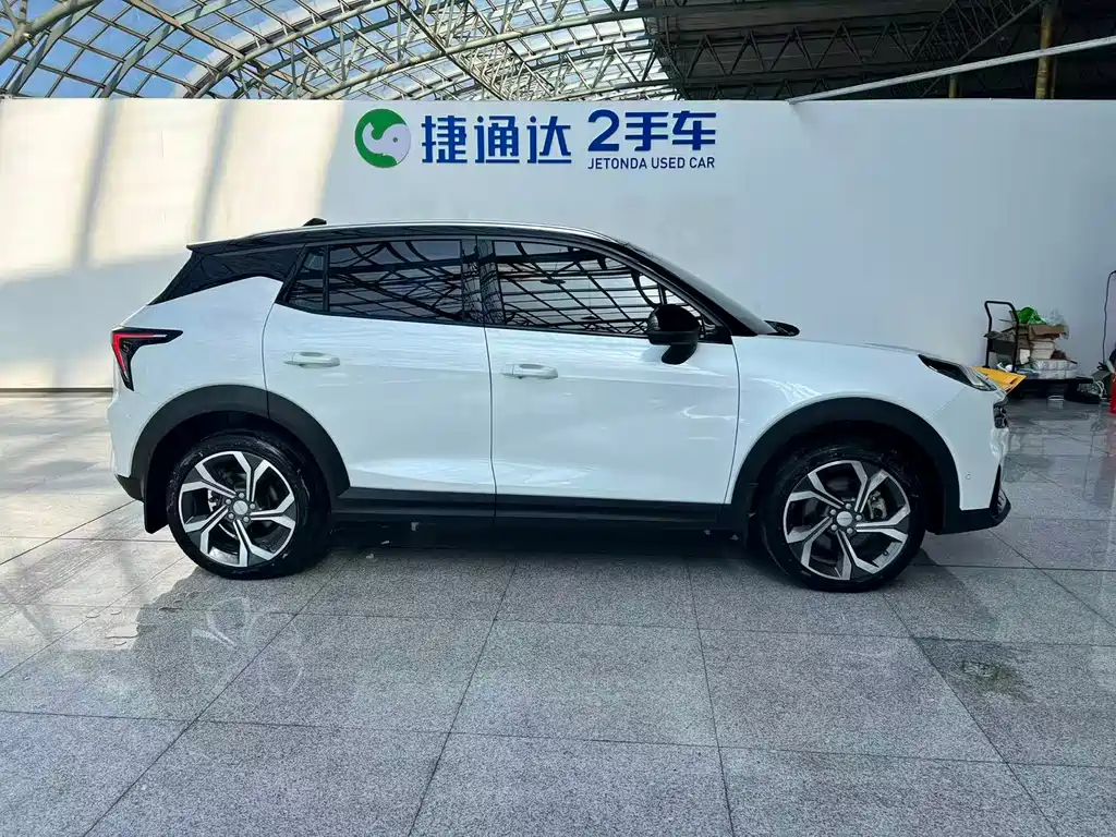 Lynk & Co 06 2023