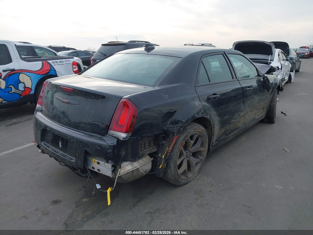 Chrysler 300 2021