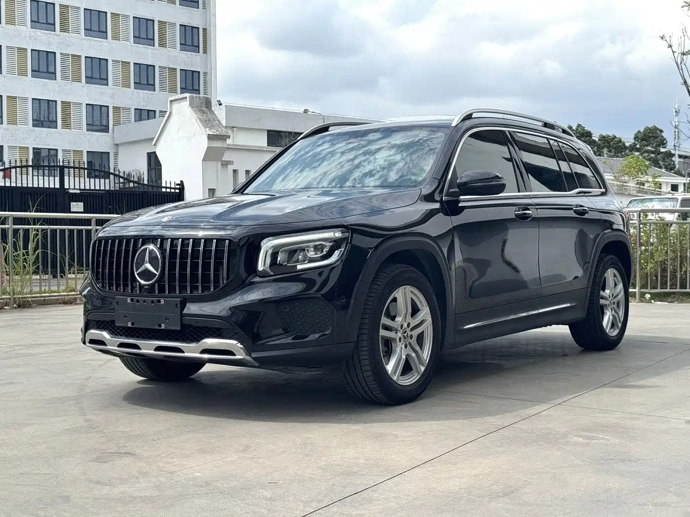 Mercedes-Benz GLB 2023