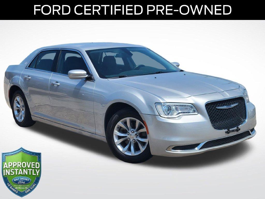 Chrysler 300 2021