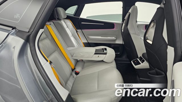 Polestar 4 2025