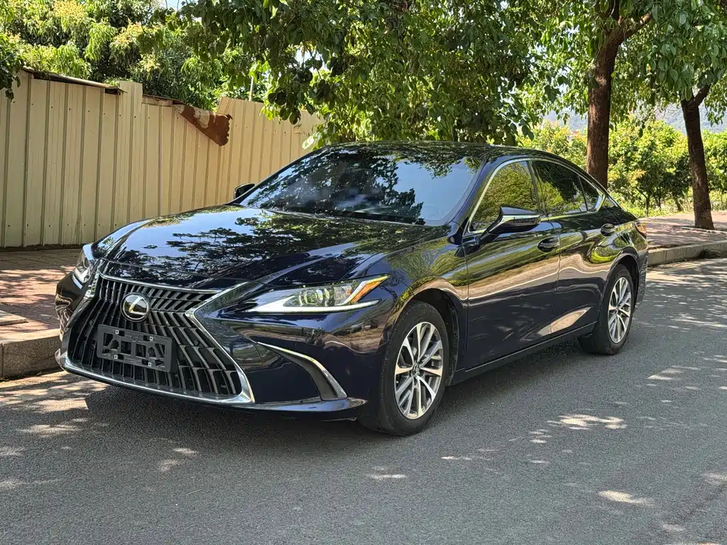 Lexus ES 2022