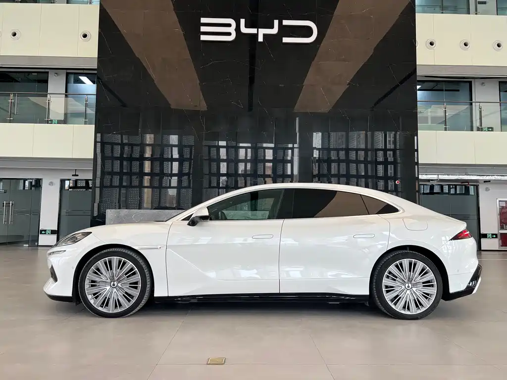 Denza Z9 2024