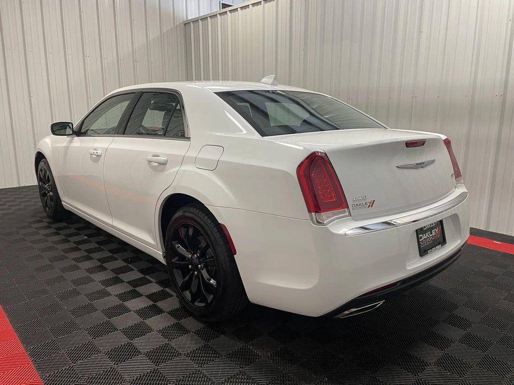 Chrysler 300 2022
